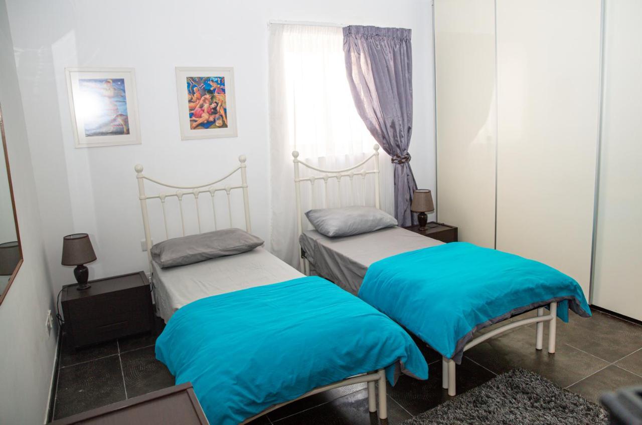 Apartamento Dolmen Court Flat 10, Qawra Bahía de San Pablo Exterior foto