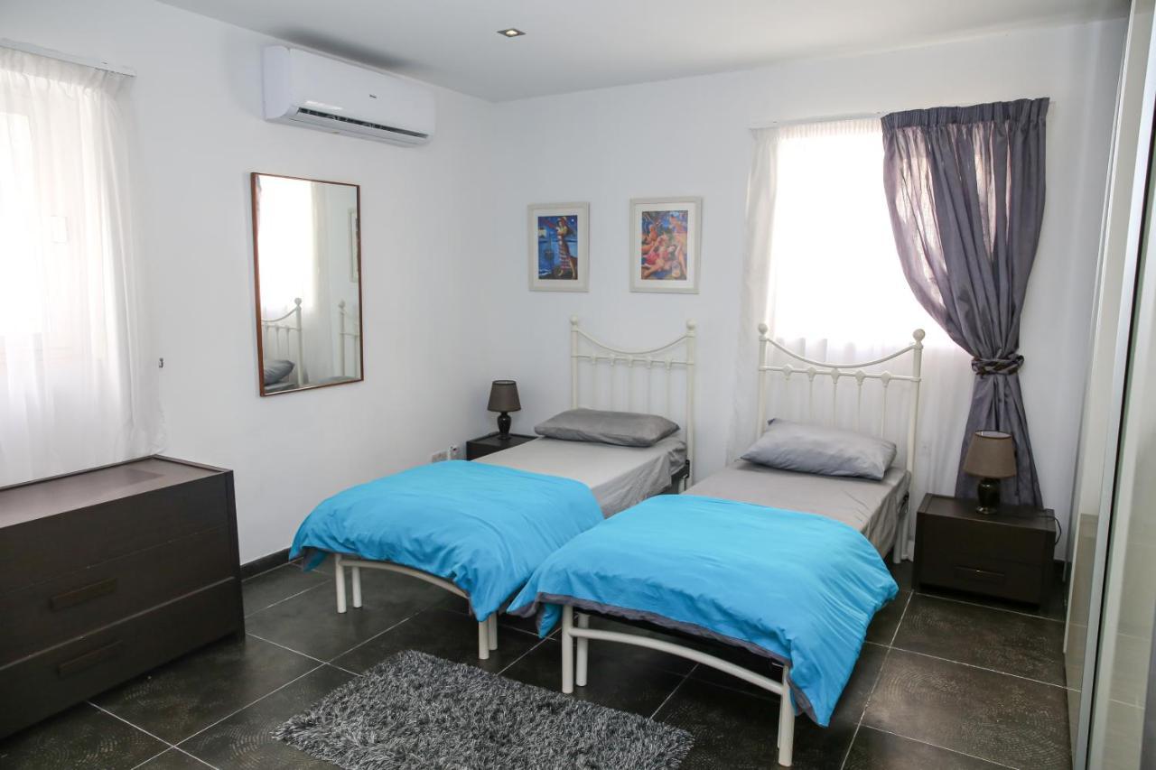 Apartamento Dolmen Court Flat 10, Qawra Bahía de San Pablo Exterior foto