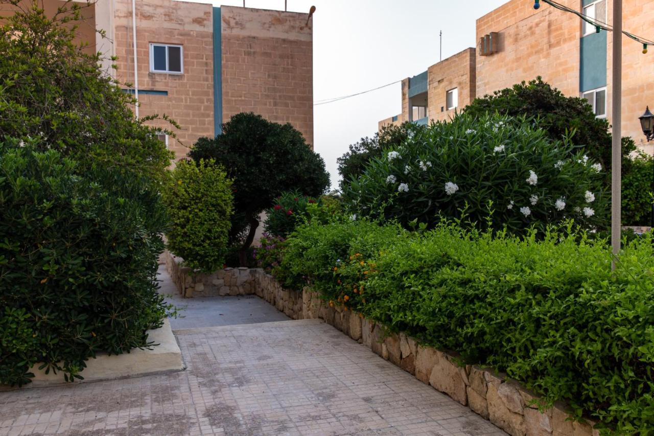 Apartamento Dolmen Court Flat 10, Qawra Bahía de San Pablo Exterior foto