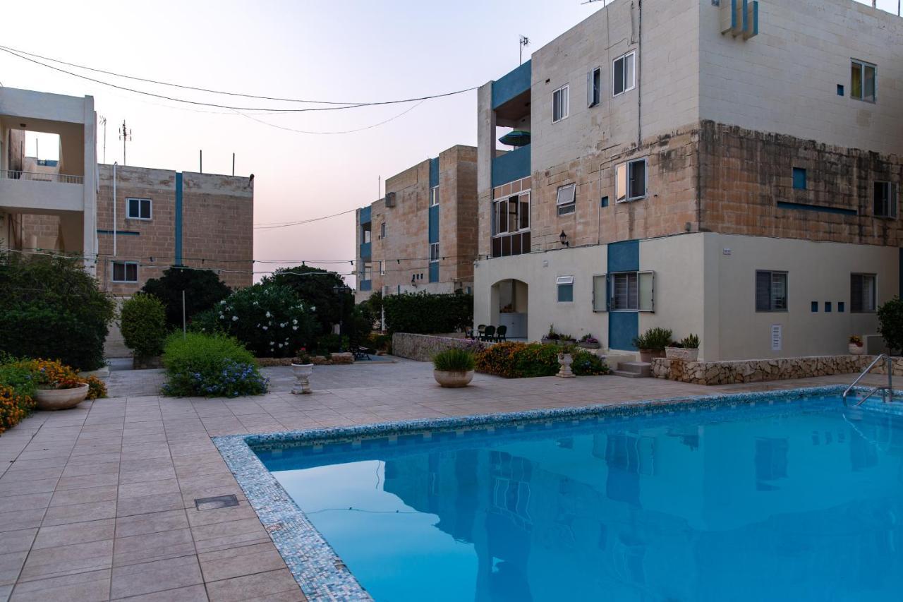 Apartamento Dolmen Court Flat 10, Qawra Bahía de San Pablo Exterior foto